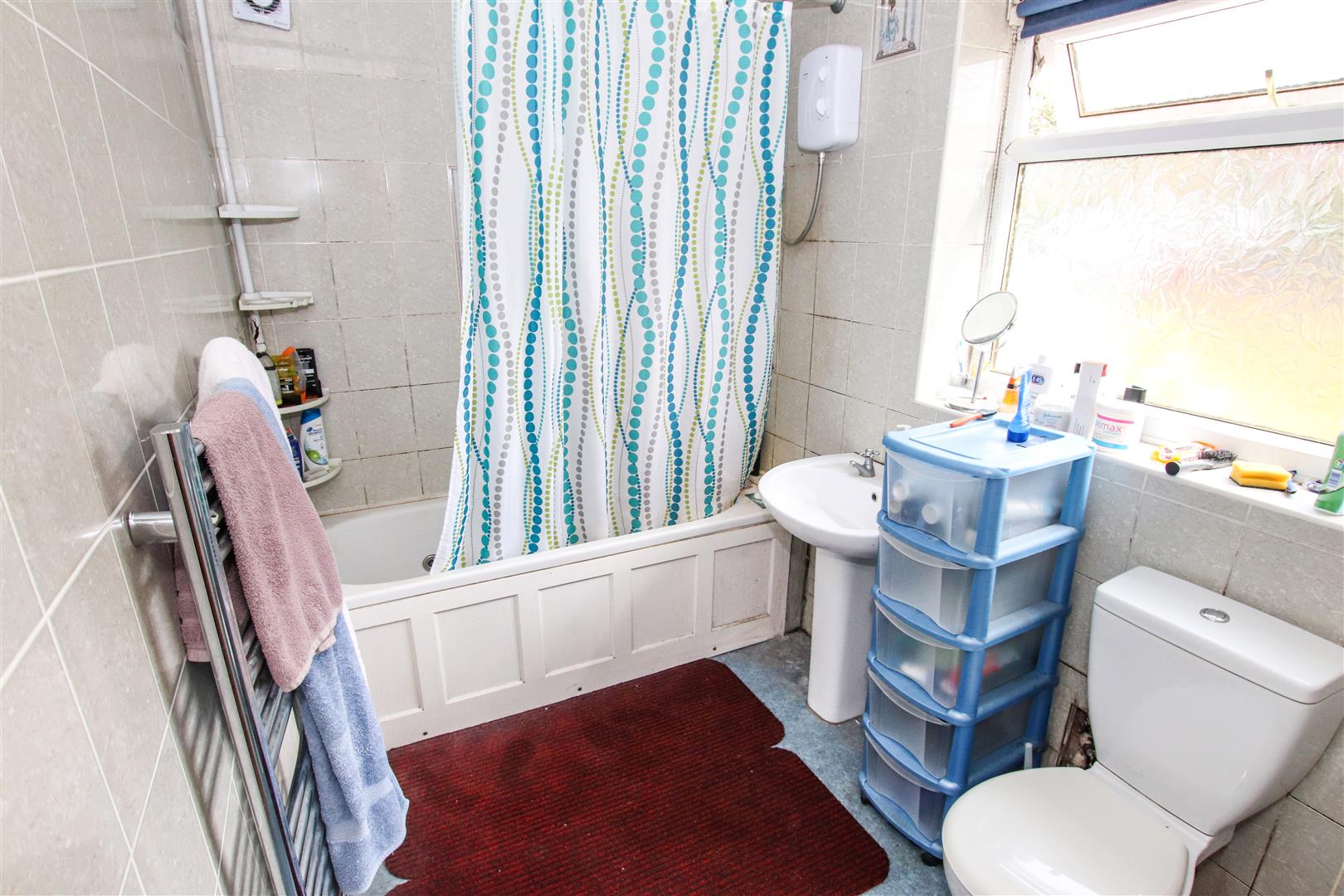 GROUND FLOOR BATHROOM